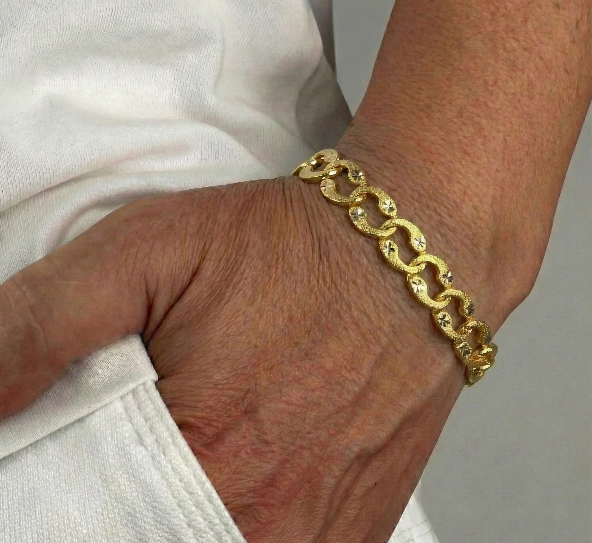22K Gold Designer Men's Bracelet - Image 2